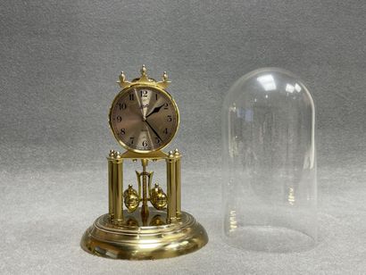 SCHATZ.
Pendulette sous globe plastique.
H....