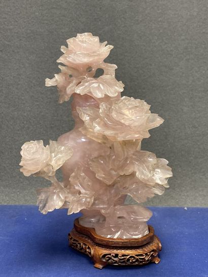 Vase couvert en quartz rose sculpté.
Chine...