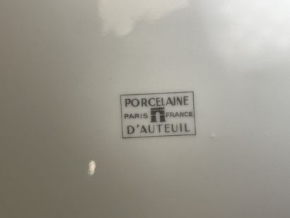 Porcelaine d'Auteuil. 
Six assiettes à crudités....