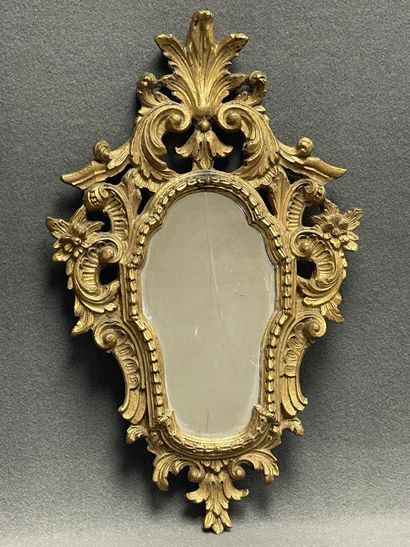 Miroir cadre en bois doré ajouré
Italie XIX°...