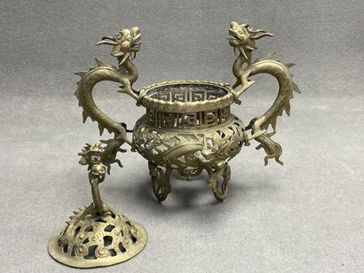 Brule-parfum en bronze à décor de dragons
H....
