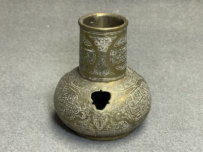 Petit vase brule parfum en bronze d'Afrique...