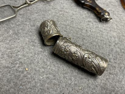 Objets de vitrine fin XIX°
Paires de lorgnons,...