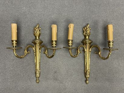 Deux paire d'appliques à deux lumières une...