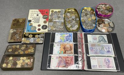 Collection de monnaies et billets de banque...