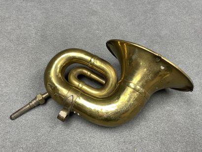 Ancien klaxon goliath. 
L. :40 cm. 
défo...