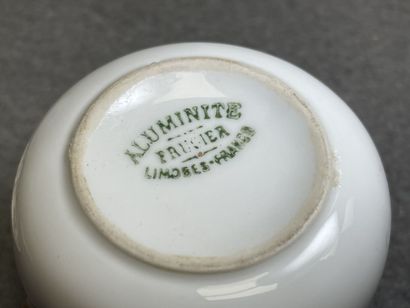 Deux crémiers en porcelaine de Limoges, décor...