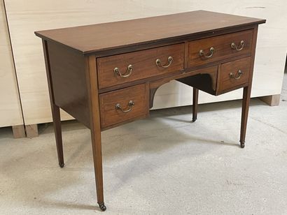 Bureau anglais
82 x 115 x 53 cm.