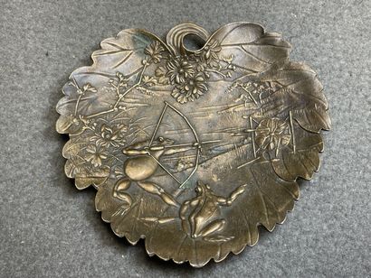 Trois vide poches et pince en bronze 1900....