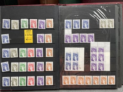 Collection de 12 albums de timbres oblitérés,...