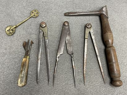 Lot d'outils ancien: 
rainette de tonnelier,...