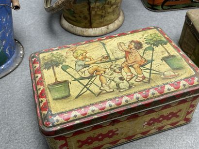 Collection de boites et seaux en fer lithographié...