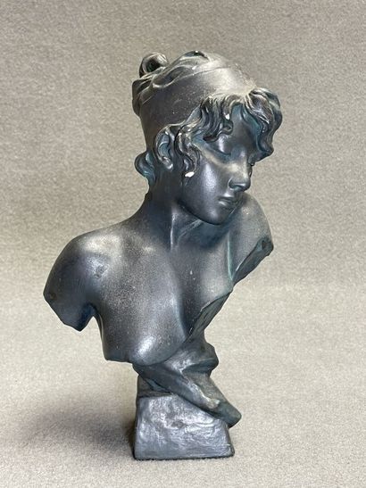 Grand vase en plâtre à décor de femme et...