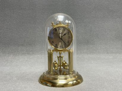 SCHATZ.
Pendulette sous globe plastique.
H....