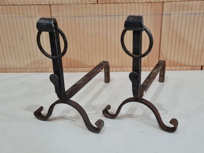 Paire de chenets en fer forgé et porte- ustensiles...