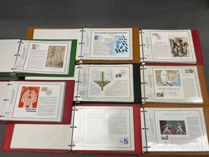 Editions CEF. 
Huit classeurs de feuillets...