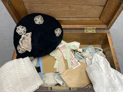 Lot de couture, boutons, dentelles...
