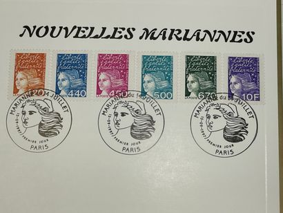 Editions CEF. 
Quatre classeurs de feuillets...