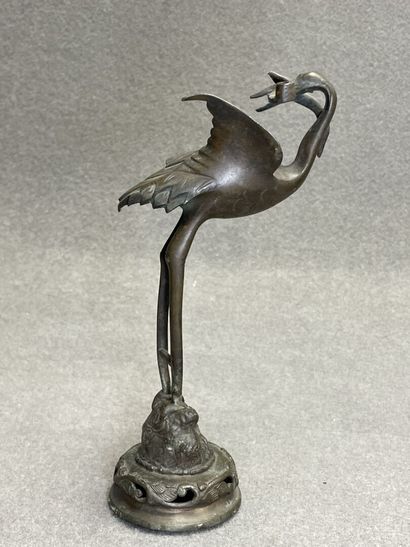 ASIE vers 1900:
Brule-parfum en bronze surmonté...