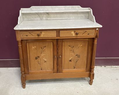 Meuble de toilette marqueté 1900. 
97 x 100...