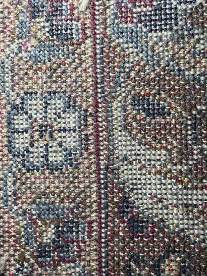 Tapis mécanique en viscose imitation soie...