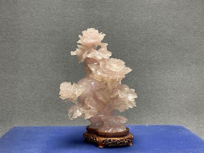 Vase couvert en quartz rose sculpté.
Chine...