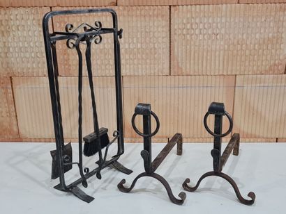 Paire de chenets en fer forgé et porte- ustensiles...
