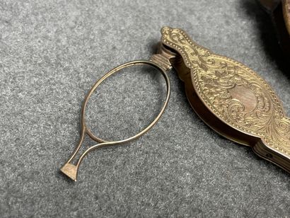 Objets de vitrine fin XIX°
Paires de lorgnons,...