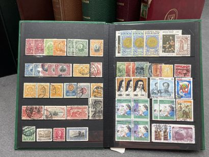 Collection de 12 albums de timbres oblitérés,...