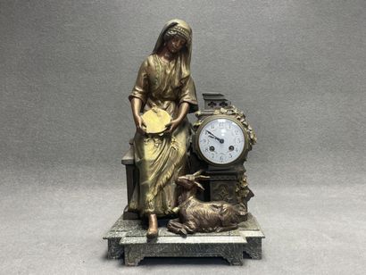 Pendule en régule sur socle en marbre fin...