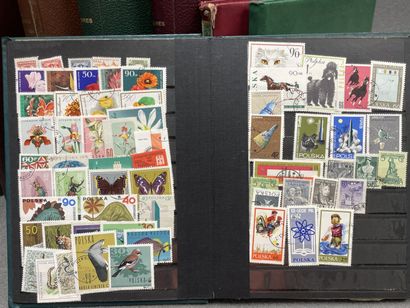 Collection de 12 albums de timbres oblitérés,...