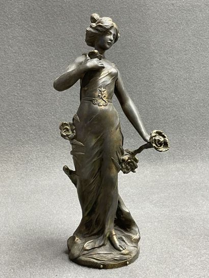 Vase en étain, signé J. Garnier. 
H. :38...