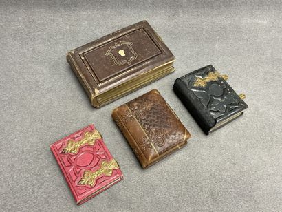 Quatre albums de photographies anciennes...
