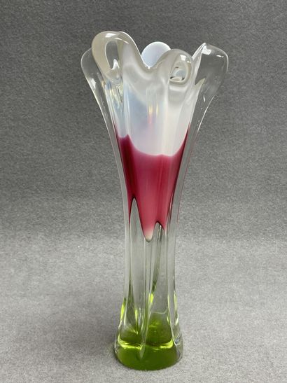 Grand vase en verre épais vert, rose, blanc...