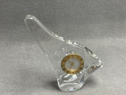 SCHNEIDER: Pendule en cristal figurant un...