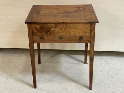 Petit bureau de change en noyer. 
XIX°
70...