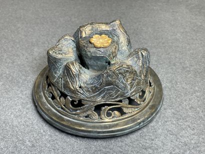 Brule-parfum en bronze à décor de dragons
H....
