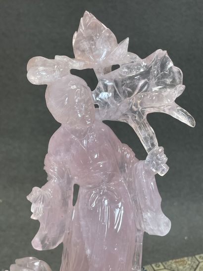 Sculpture en quartz rose: Divinité.
En coffret...