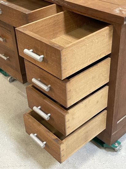 Bureau des années 50
77 x 126 x 71 cm.
