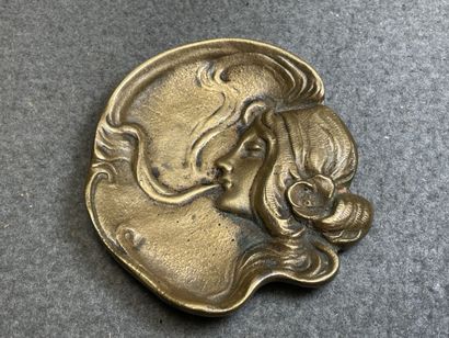 Trois vide poches et pince en bronze 1900....