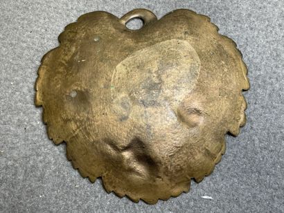 Trois vide poches et pince en bronze 1900....