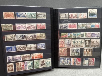 Collection de 12 albums de timbres oblitérés,...