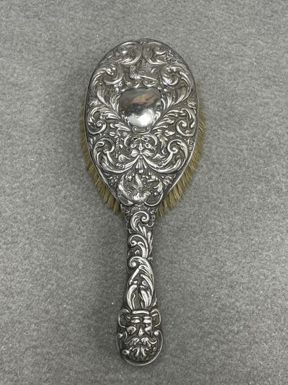 Brosse à cheveux. 
Argent Sterling embossé...