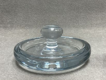Lot comprenant: 
Vide poche en verre, bougeoir...