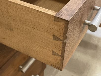 Bureau des années 50
77 x 126 x 71 cm.