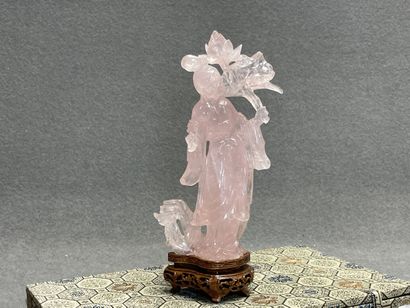 Sculpture en quartz rose: Divinité.
En coffret...