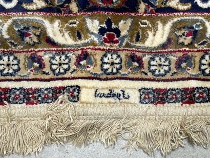 Tapis mécanique en viscose imitation soie...