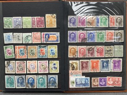 Collection de 12 albums de timbres oblitérés,...