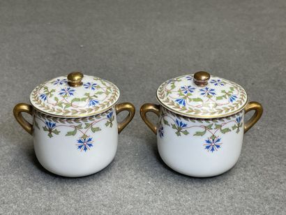 Deux crémiers en porcelaine de Limoges, décor...