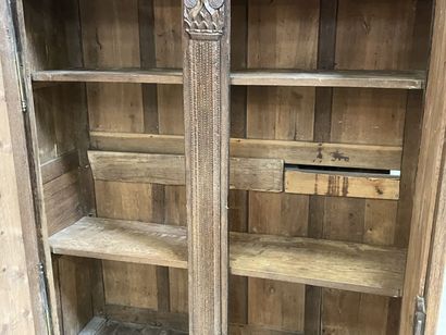 Armoire normande XIX° , deux portes ornées...